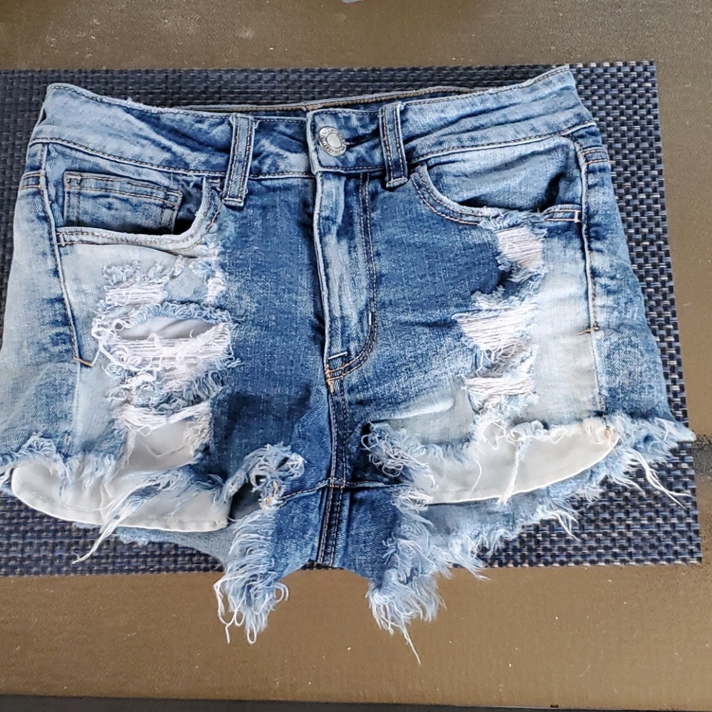 🛍American Eagle short shorts, Size 2, Ladies, great condition